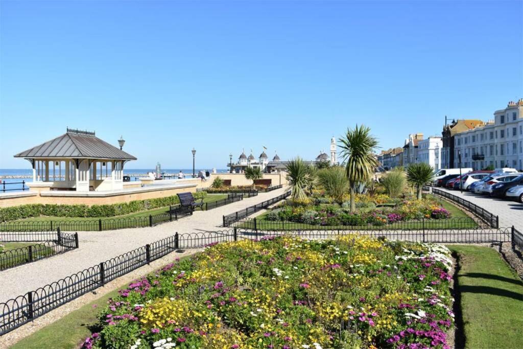 Florence House: Georgian Splendor by Herne Bay Beach Exterior photo